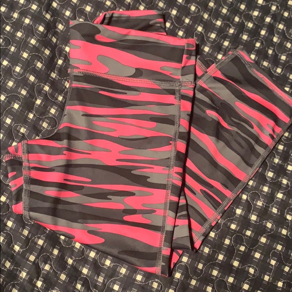 Old Navy Pink Capri Camo Yogas